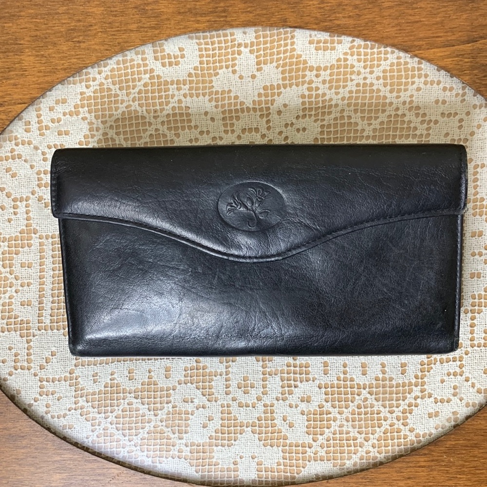 Buxton black leather wallet